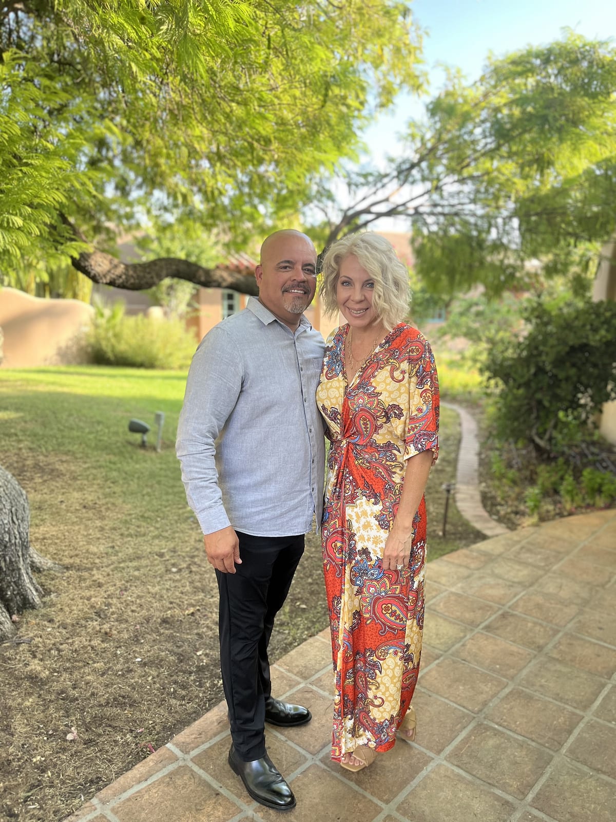 Dominic and Jennifer outdoors